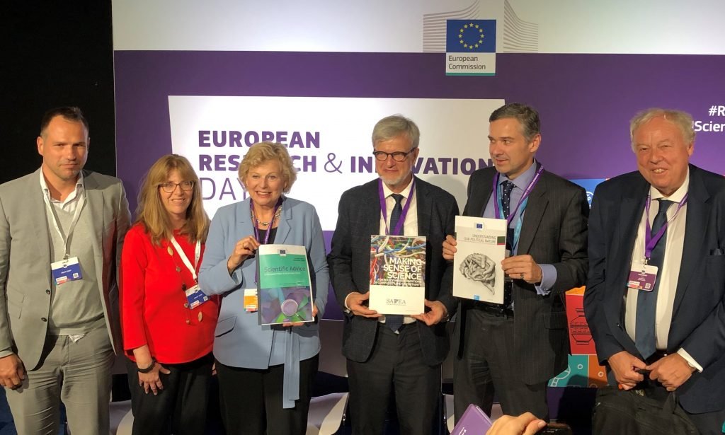 The scientific opinion by the EU Chief Scientific Advisors are presented to the public Right to left: Professor Sierd Cloetingh, Dr David Mair, Professor Ortwin Renn, Professor Pearl Dykstra, Louise Edwards, Dr Piotr Kwiecinski